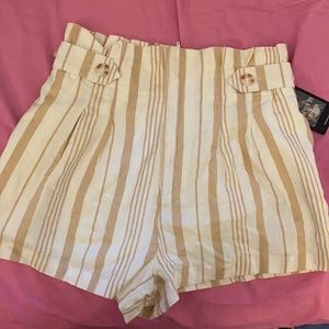 forever 21 shorts! 💛🤍